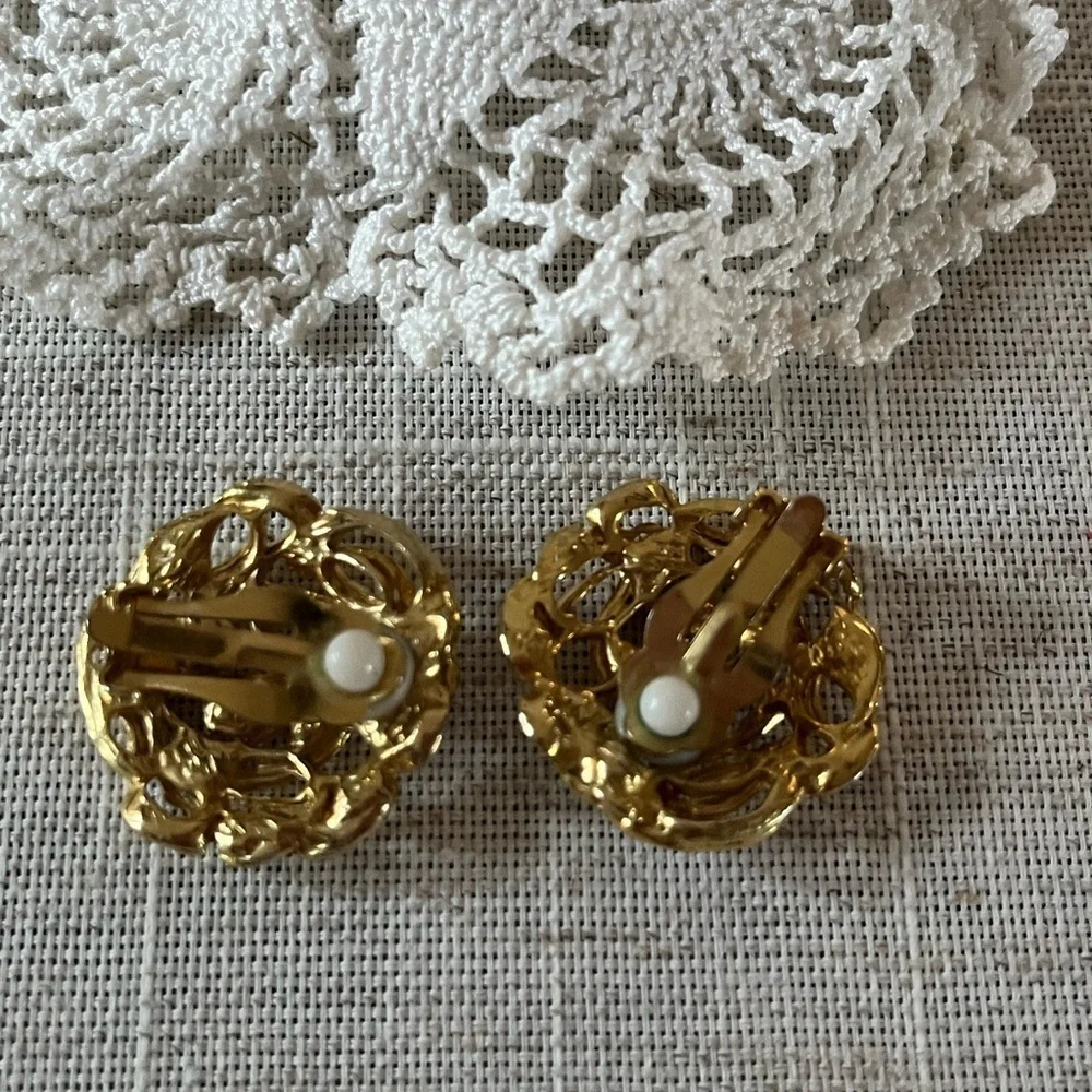 Vintage Gold tone rhinestone round Clip on Earrings …